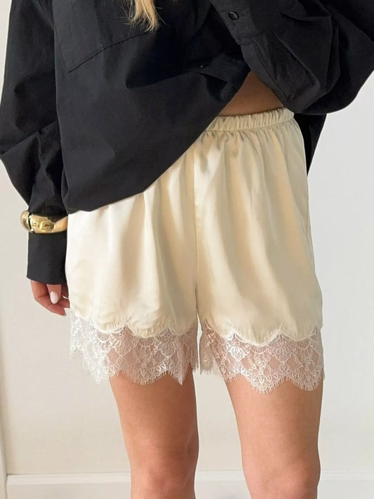 Lace Trim Elastic Waist Shorts